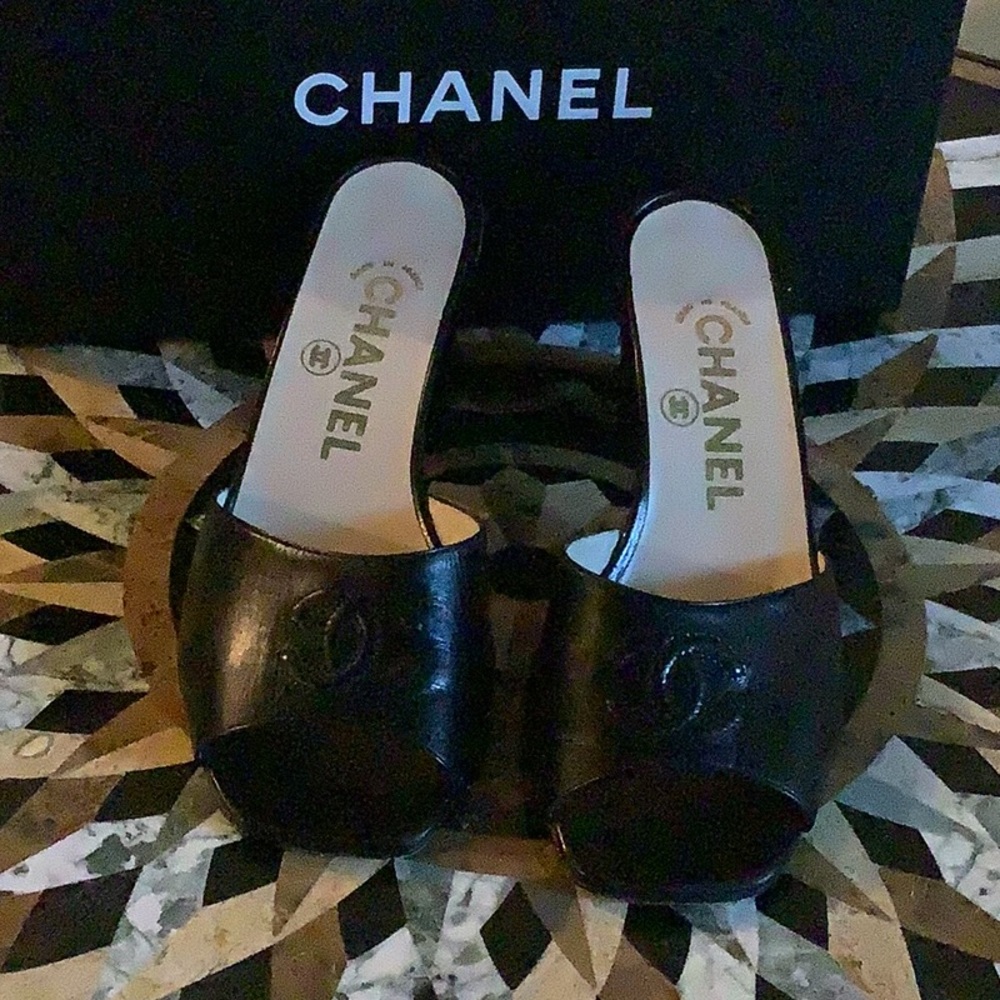 Chanel Cha Cha Slides
